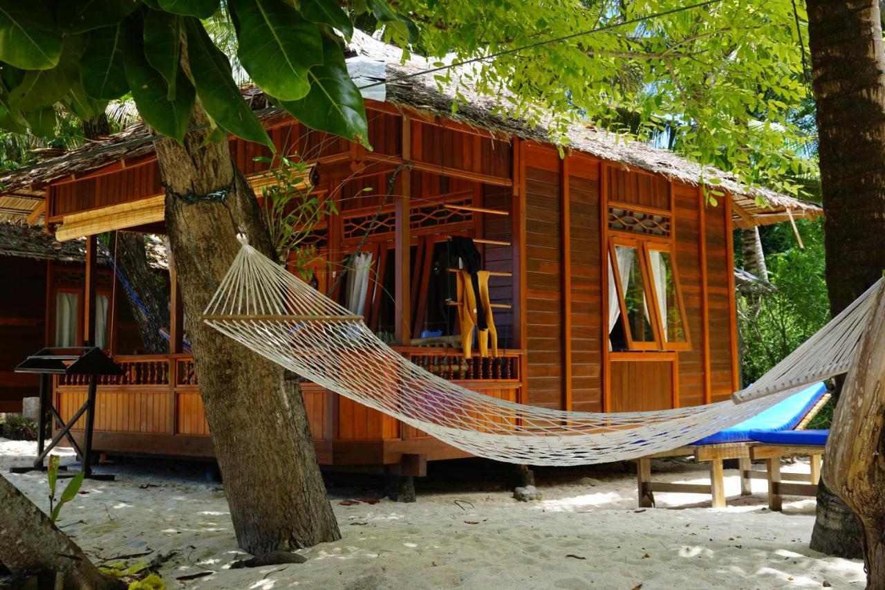 Blue Bay Divers Likupang Bangka Ngoại thất bức ảnh