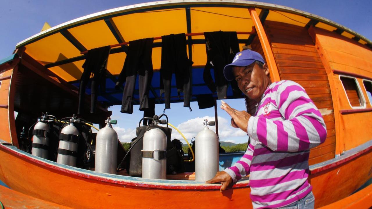 Blue Bay Divers Likupang Bangka Ngoại thất bức ảnh