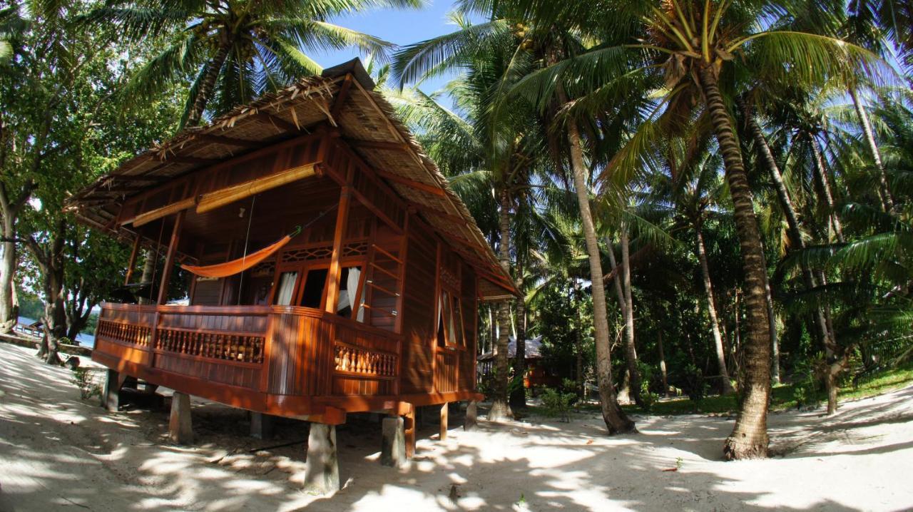 Blue Bay Divers Likupang Bangka Ngoại thất bức ảnh